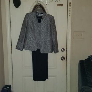 Kasper pantsuit